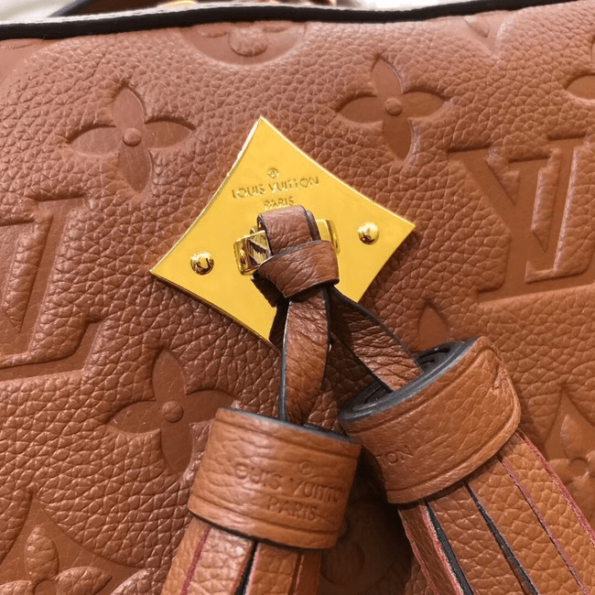 Louis-Vuitton-SAINTONGE-Camel-Mongram-Empreinte-6.png