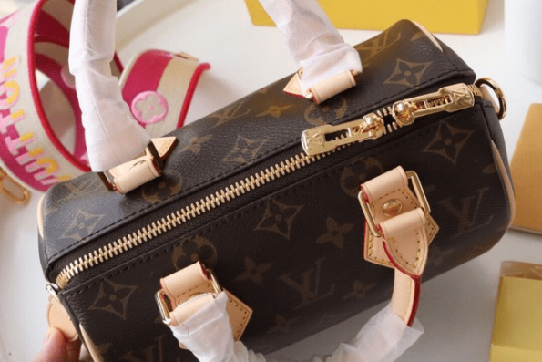 Louis-Vuitton-SPEEDY-Monogram-Canvas-Pink-4.png