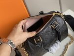 Louis-Vuitton-Speedy-Bandouliere-22-Black-Shoulder-Bag.jpeg