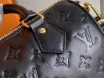 Louis-Vuitton-Speedy-Bandouliere-22-Black-Shoulder-Bag.jpeg