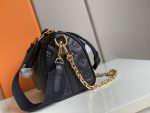 Louis-Vuitton-Speedy-Bandouliere-22-Black-Shoulder-Bag.jpeg