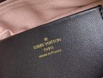 Louis-Vuitton-Speedy-Bandouliere-22-Black-Shoulder-Bag.jpeg