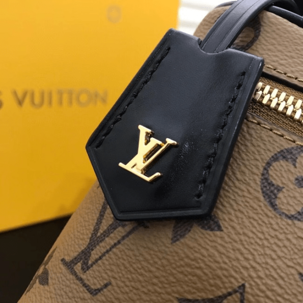 Louis-Vuitton-VANITY-PM-Bag-5.png