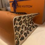 Louis-Vuitton-Wild-at-Heart-Onthego-MM-Caramel.jpg