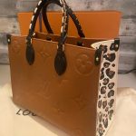 Louis-Vuitton-Wild-at-Heart-Onthego-MM-Caramel.jpg