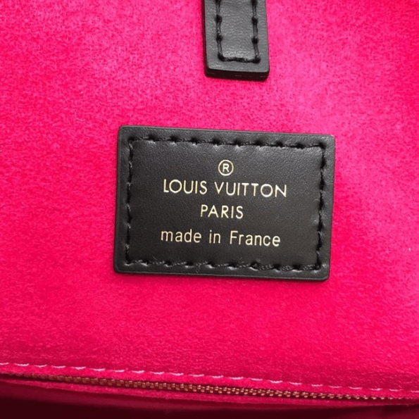 Louis-vuitton-ONTHEGO-GM-Black-8.png